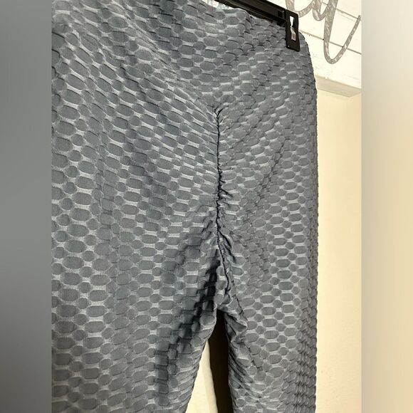 New Mix - Womens gray textured plus size butt lifting leggings - Picture 4 of 9